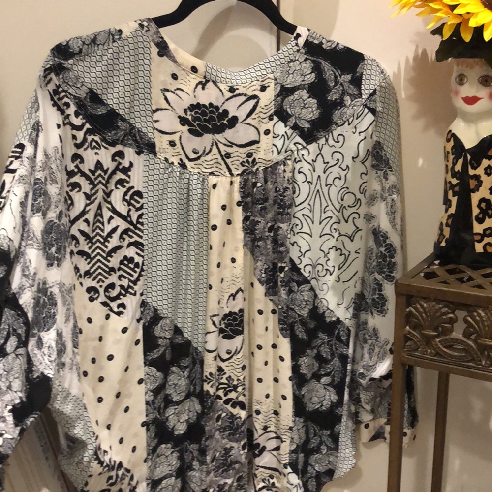 Maeve (Anthropology boho top.Batwing”sleeves Size M.  Soft like a handkerchief.